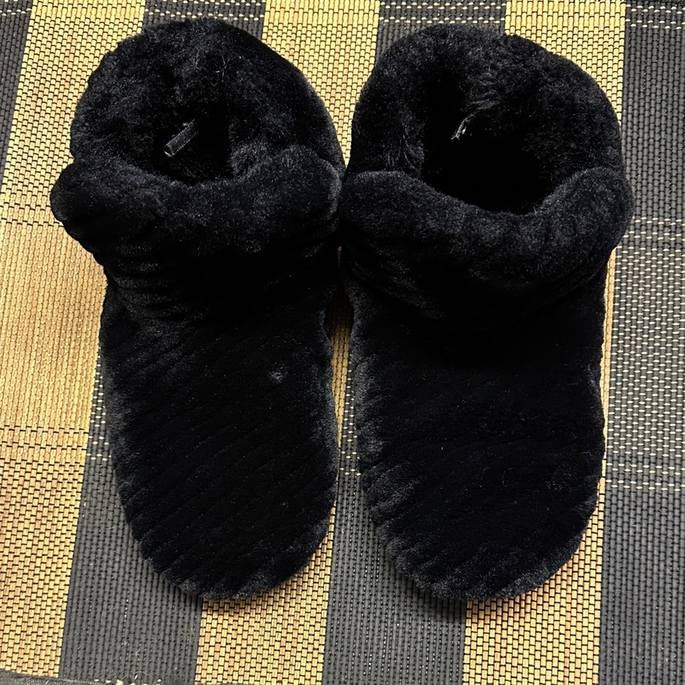 Cozy Black Furry Slipper Boots Size 7-8